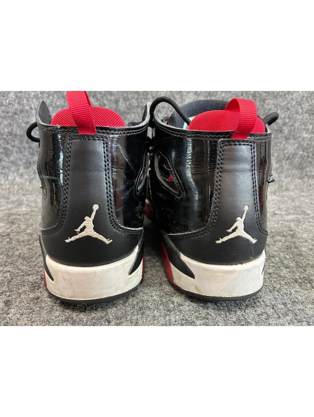Nike DM1685-006 Air Jordan 6 Retro Black/Red Basketball Shoes Size 7Y Womens 8.5